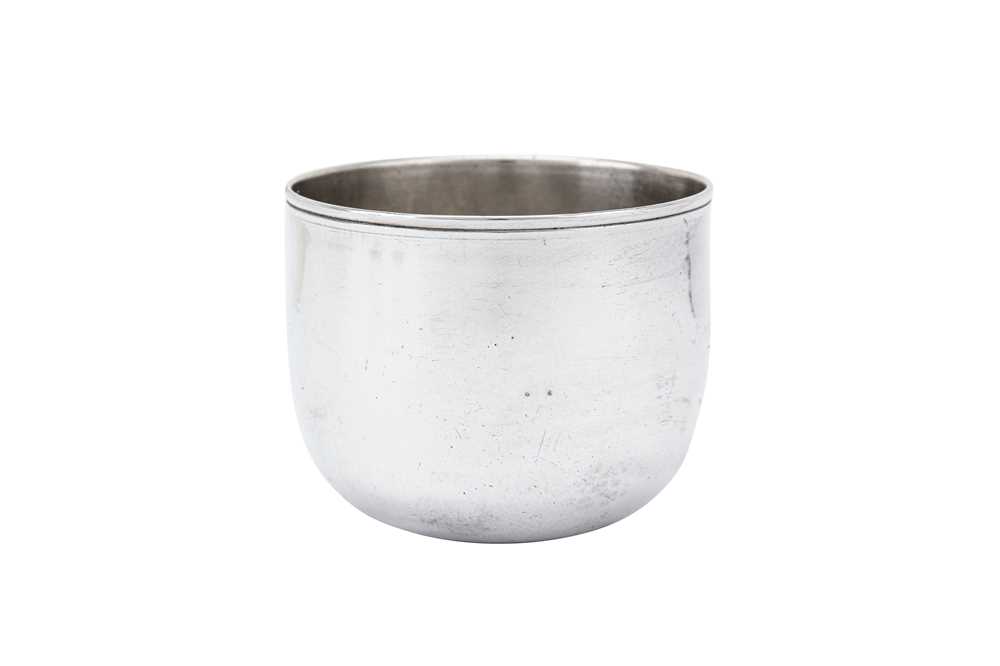 Lot 514 - A George III sterling silver tumbler cup, London 1773 by Thomas Wallis I (reg. 8th March 1758)