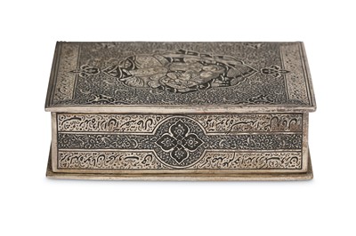 Lot 134 - *AN ENGRAVED SILVER MINIATURE POETRY BOOK HOLDER