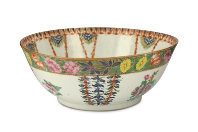 Lot 195 - *A LARGE 'FAMILLE ROSE' POLYCHROME-ENAMELLED POTTERY BOWL MADE FOR THE IRANIAN EXPORT MARKET