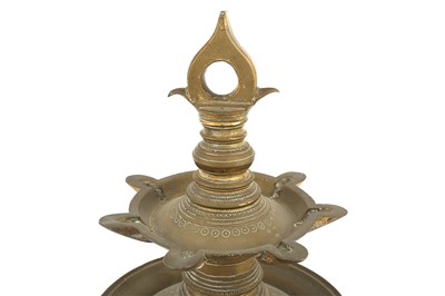 Lot 572 - AN INDIAN BRASS HANGING OIL LAMP