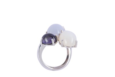 Lot 43 - A gem-set dress ring