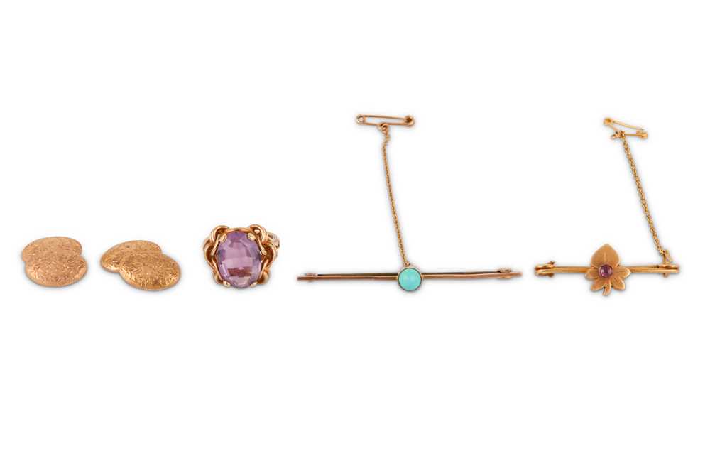 Lot 39 - A small collection of jewellery