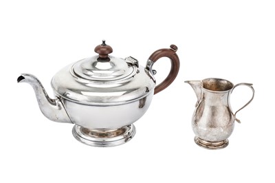 Lot 73 - A George V sterling silver teapot, Birmingham...