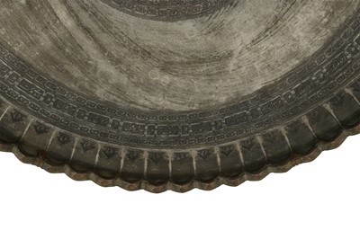 Lot 178 - A LARGE TINNED COPPER SERVING TRAY