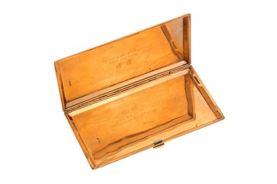 Lot 201 - A George V 9 carat gold cigarette case cigarette case, London 1917 by Goldsmiths and Silversmiths