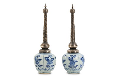 Lot 166 - A PAIR OF CHINESE BLUE AND WHITE SILVER-MOUNTED ROSE WATER SPRINKLERS.