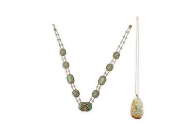 Lot 575 - A CHINESE WHITE JADE 'SQUIRREL AND GRAPES' PENDANT AND A FILIGREE NECKLACE.