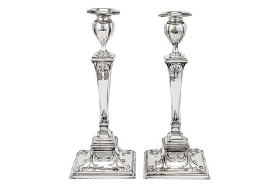 Lot 537 - A pair of Edwardian sterling silver candlesticks, London 1901 by Sibray, Hall & Co