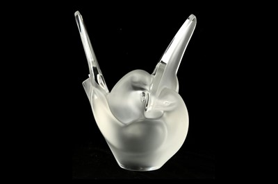 Lot 402 - A late 20th century Lalique glass 'Sylvie' vase
