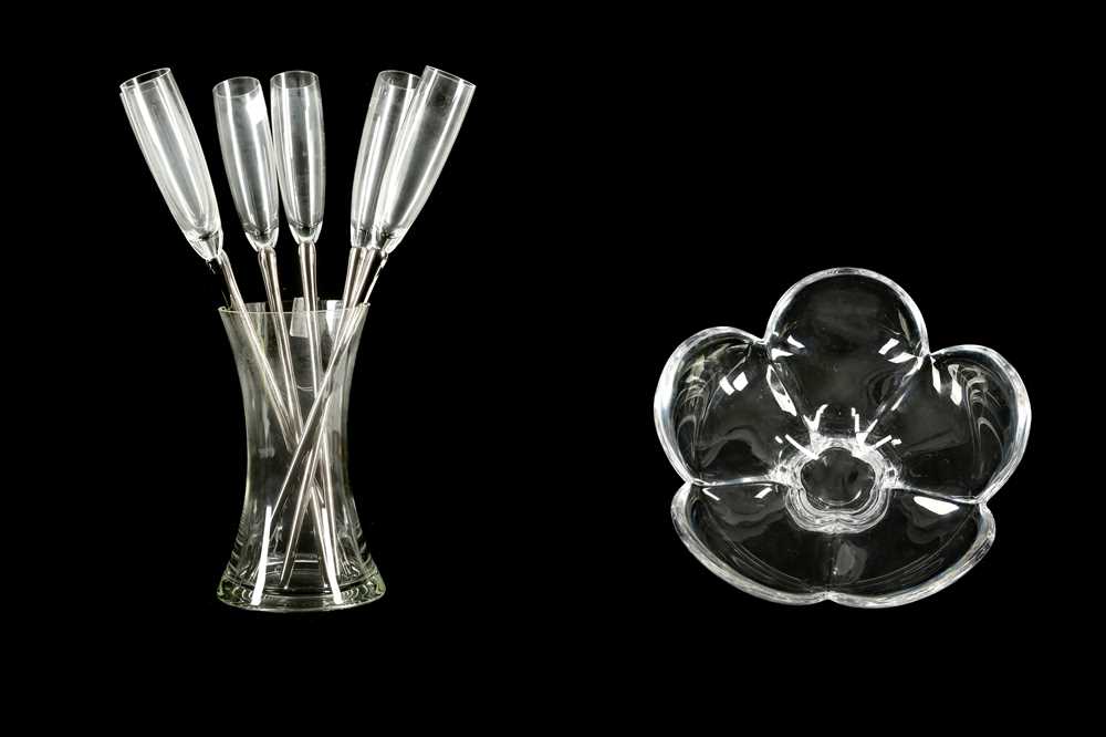 Lot 407 - Six champagne stem glasses with silvered stem in a waisted clear glass vase