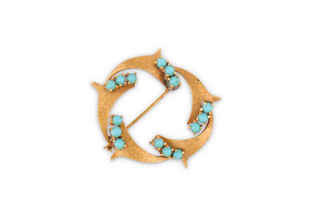 Lot 36 - A turquoise brooch