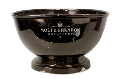 Lot 201 - A LARGE MOET AND CHANDON PAINTED AND SILVERED METAL CHAMPAGNE BUCKET