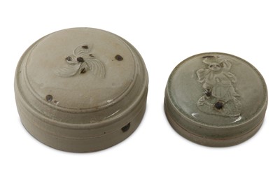 Lot 488 - TWO CHINESE XIANGZHOU CIRCULAR BOXES AND COVERS.