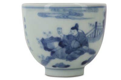 Lot 590 - A CHINESE BLUE AND WHITE TEACUP.