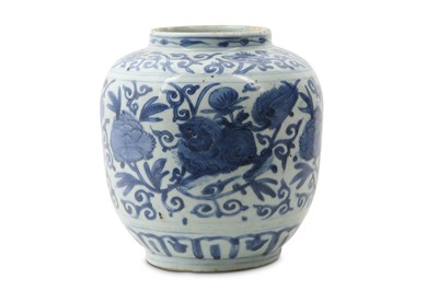 Lot 171 - A CHINESE BLUE AND WHITE 'LION DOGS' JAR.