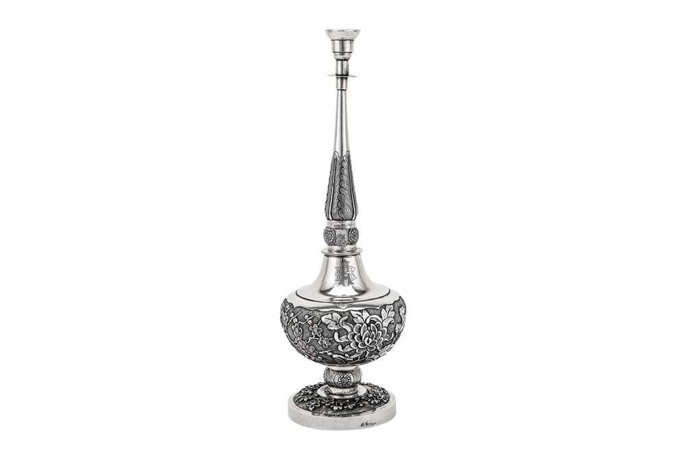 Lot 307 - A late 19th century / early 20th century Chinese export silver rose water sprinkler, Canton circa 1900, retailed by Mun Kee