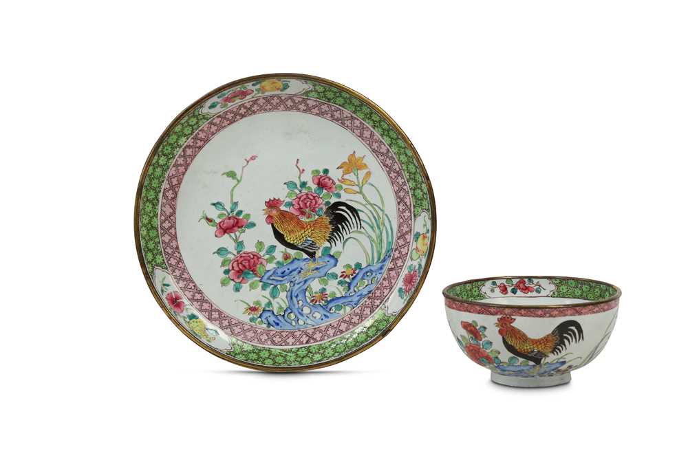 Lot 93 - A CHINESE CANTON ENAMEL FAMILLE ROSE 'COCKERELS' CUP AND SAUCER.