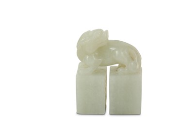 Lot 628 - A CHINESE WHITE JADE DOUBLE 'QILIN' SEAL.