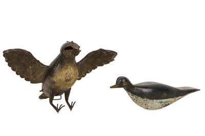 Lot 97 - FOLK ART: TWO EARLY 20TH CENTURY DECOY BIRDS