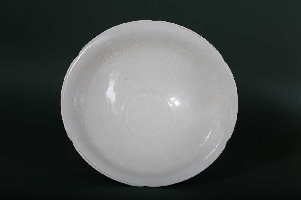 Lot 112 - A LARGE CHINESE DING LOBED BOWL.