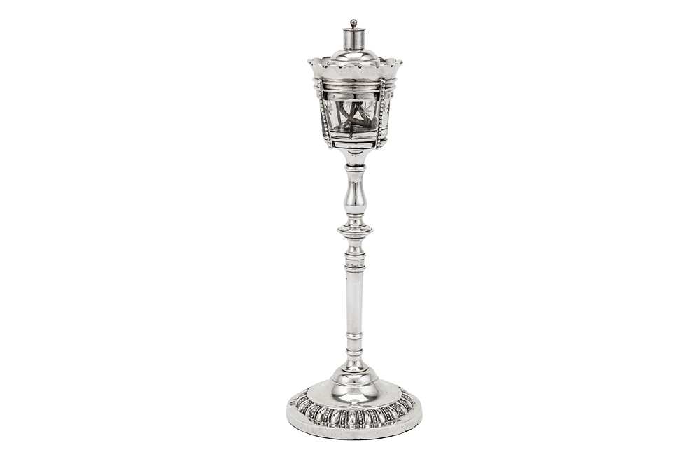 Lot 223 - A George V sterling silver novelty table cigar lighter, London 1916 by Charles Stuart Harris