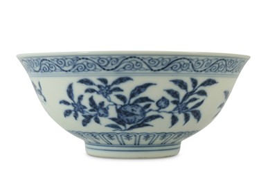 Lot 333 - A CHINESE BLUE AND WHITE 'DRAGON' BOWL.