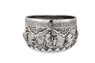 Lot 289 - A late 19th / early 20th century Burmese unmarked silver bowl, Mandalay, circa 1900