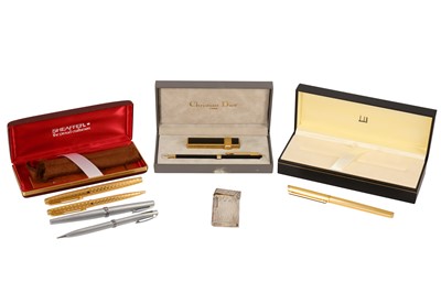 Lot 156 - A collection of pens to include Parker, Schaeffer and Dunhill.