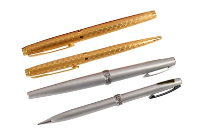 Lot 156 - A collection of pens to include Parker, Schaeffer and Dunhill.
