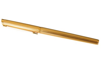 Lot 156 - A collection of pens to include Parker, Schaeffer and Dunhill.