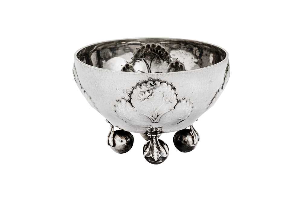 Lot 244 - An early 20th century Austrian secessionist 900 standard silver bowl, Vienna pre-1922 manufactured by Wiener Werkstätte