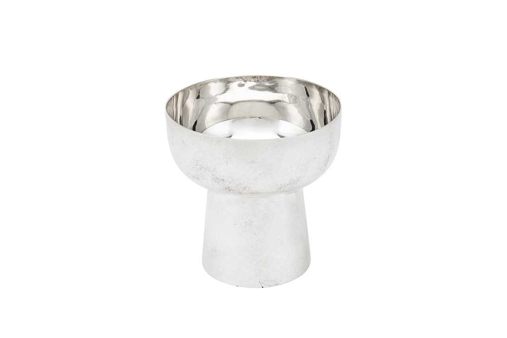 Lot 445 - An early 20th century French 950 standard silver footed cup / ice cream bowl, Paris circa 1930 by Jean Elysée Puiforcat (1897-1945)