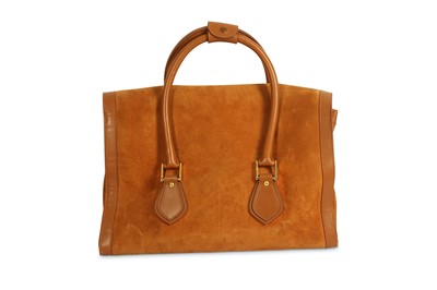 Lot 213 - A GUCCI VINTAGE TAN SUEDE WEEKEND BAG