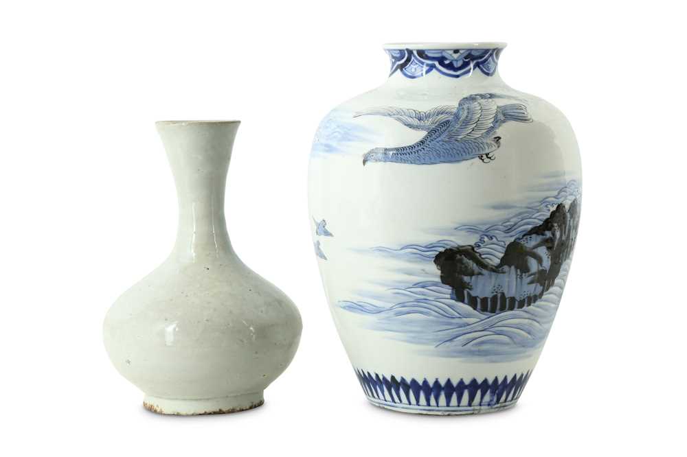Lot 223 - A blue and white 'birds' vase.