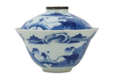 Lot 591 - A CHINESE BLUE AND WHITE BOWL AND COVER.