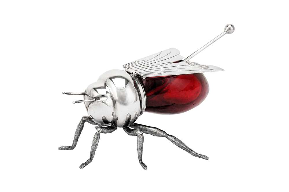 Lot 227 - An early 20th century silver plated (EPNS) honeybee pot, by Mappin and Webb