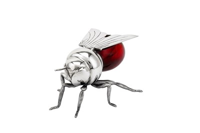 Lot 227 - An early 20th century silver plated (EPNS) honeybee pot, by Mappin and Webb