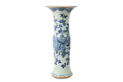 Lot 147 - A CHINESE BLUE AND WHITE VASE, GU.