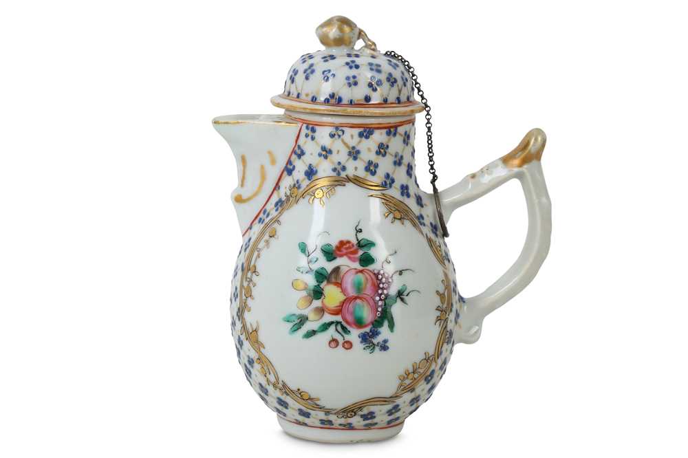 Lot 138 - A CHINESE FAMILLE ROSE CREAMER AND COVER.