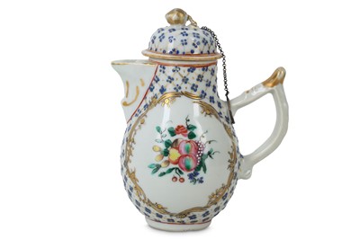 Lot 138 - A CHINESE FAMILLE ROSE CREAMER AND COVER.