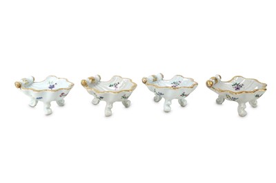 Lot 118 - A SET OF FOUR CHINESE FAMILLE ROSE SHELL-SHAPED SALTS.