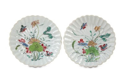 Lot 116 - A PAIR OF CHINESE FAMILLE ROSE MOULDED 'MANDARIN DUCKS' DISHES.