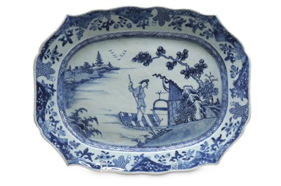 Lot 110 - A CHINESE BLUE AND WHITE OVAL MEAT DISH.