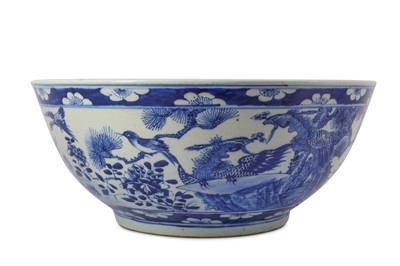 Lot 332 - A LARGE CHINESE BLUE AND WHITE 'HUNDRED BIRDS' BOWL.