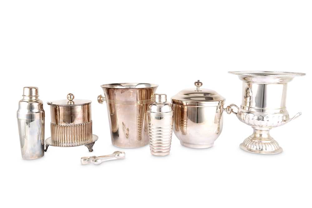 Lot 74 - A collection of silver plated drinks ware