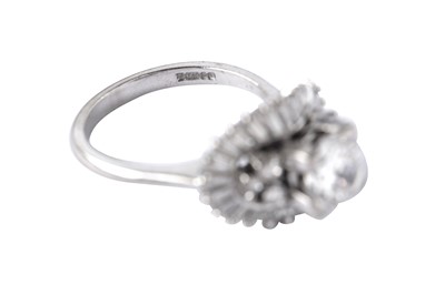 Lot 2 - A diamond dress ring