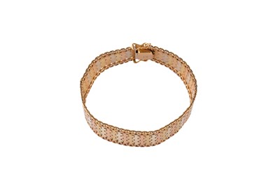 Lot 76 - A tri-coloured bracelet
