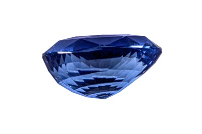 Lot 21 - A sapphire ring