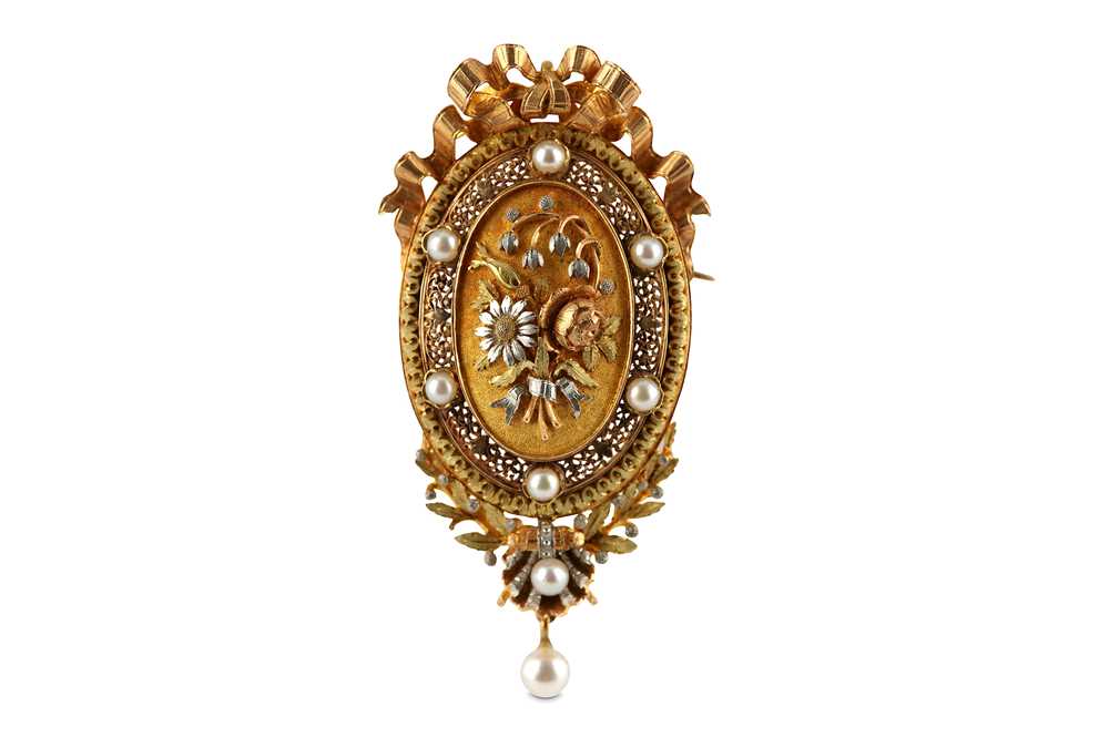 Lot 125 - A floral brooch