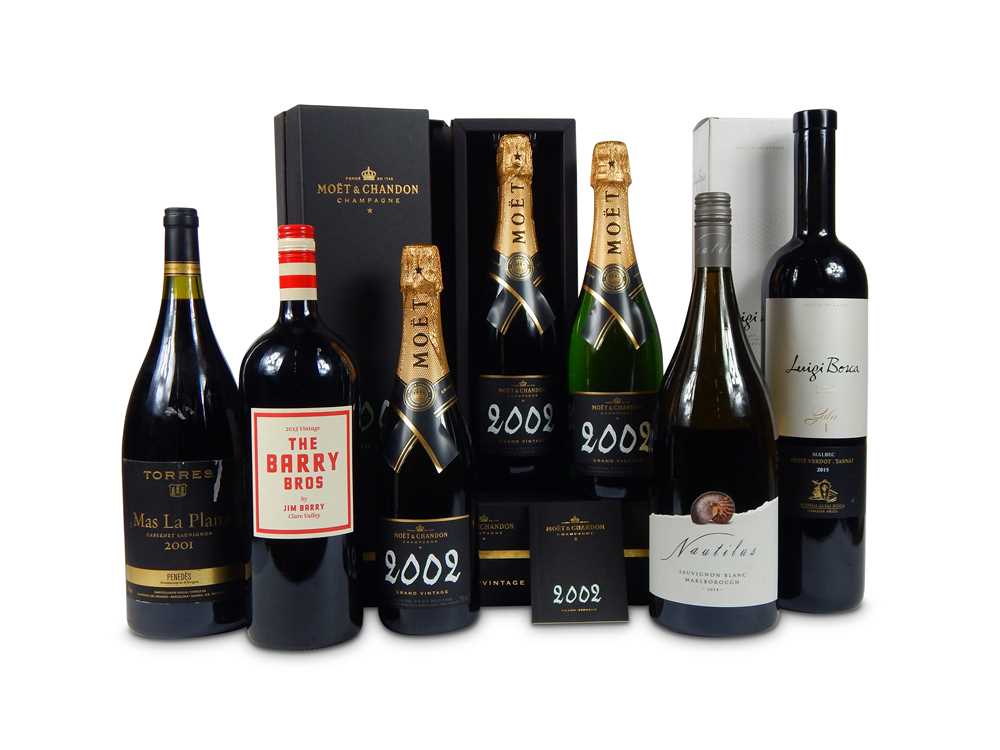 Lot 90 - A selection of Magnums & Champagne
